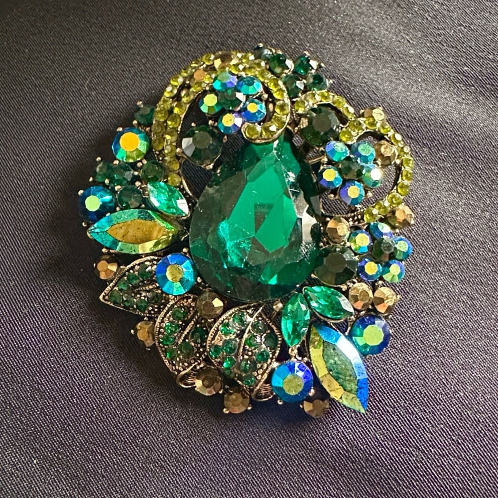 Vintage acrylic GUC brooch & pendant with blues, greens & AB stones in goldtone